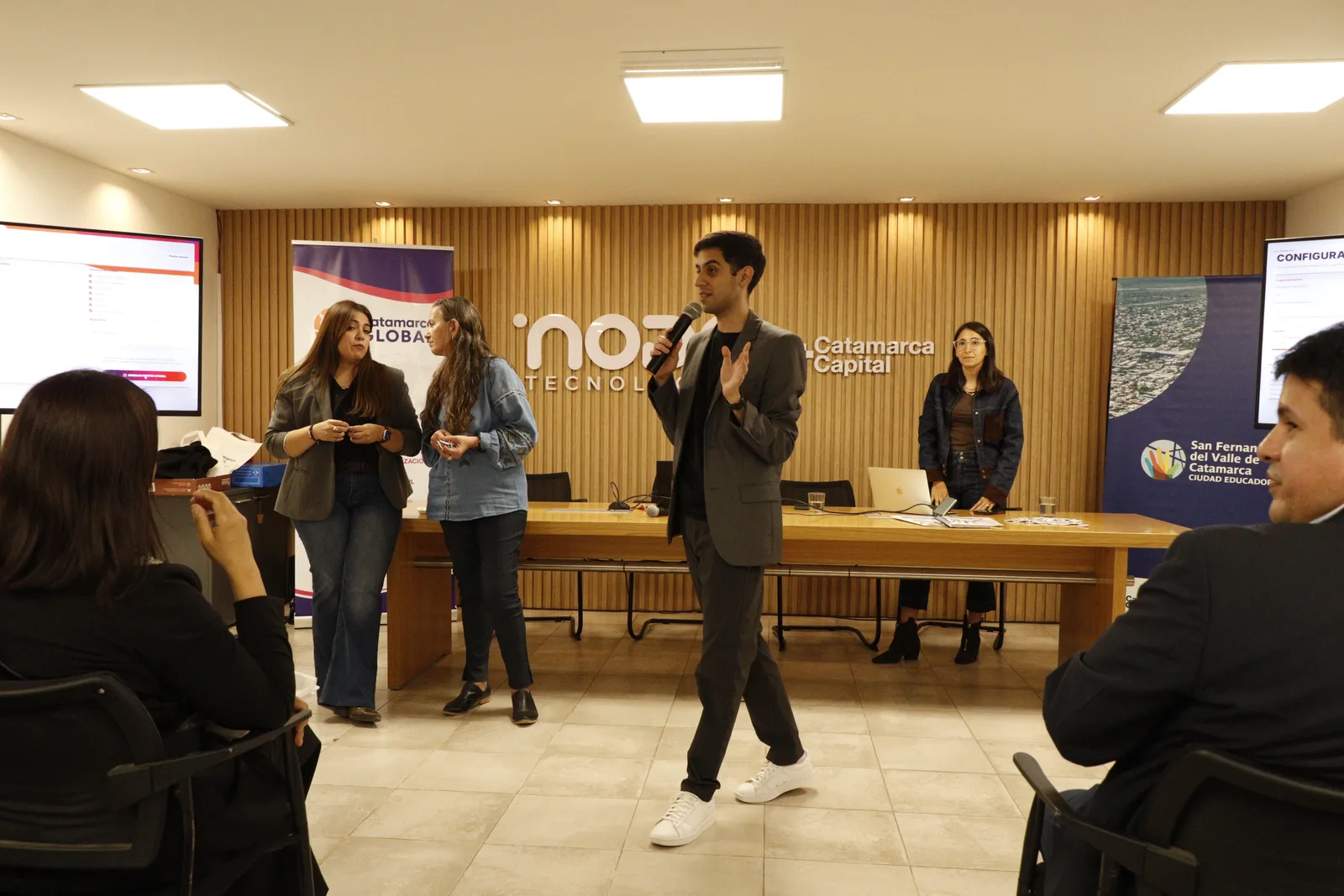 Exposición durante la presentación del Modelo ONU.
