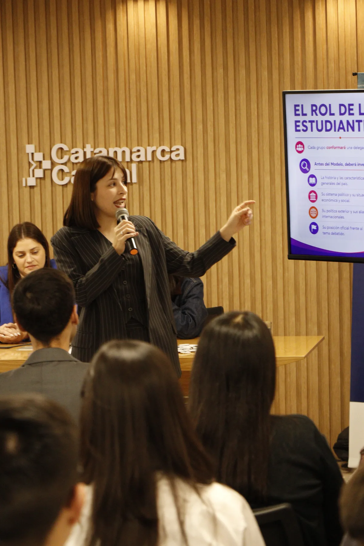 Presentación sobre el rol de las delegaciones estudiantiles.